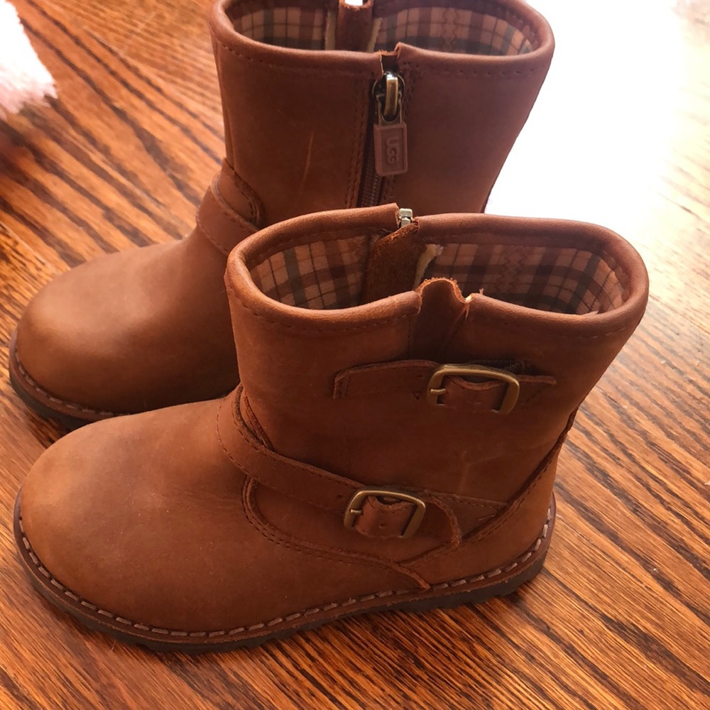 Girl ugg boots